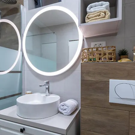 2 Bedroom Awesome In * Блаце