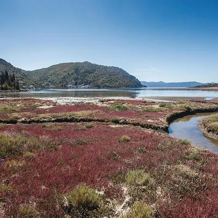 2 Bedroom Awesome In *