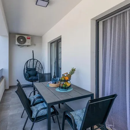 Apartman Stunning In With House Sea View *